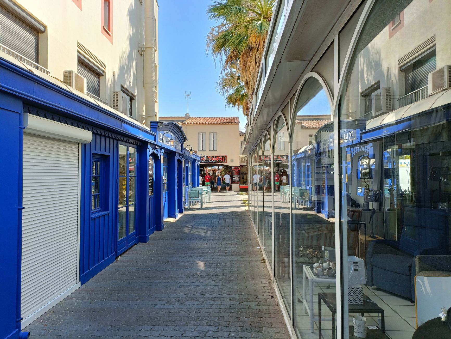 Agence immobilière commerciale équipe à Nîmes